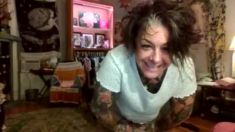 Snapshot of kitty_bang_bang chatting on 06-11-26, 04:21 kitty_bang_bang online show from 06-11-26, 04:21