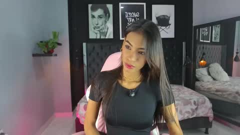 Snapshot of kitty_collins_ chatting on 10-26-25, 11:27 Kitty online show from 10-26-25, 11:27