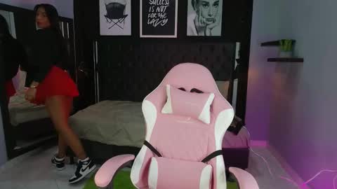 Snapshot of kitty_collins_ chatting on 10-28-25, 11:25 Kitty online show from 10-28-25, 11:25