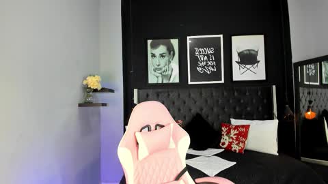 Snapshot of kitty_collins_ chatting on 11-20-25, 11:32 Kitty online show from 11-20-25, 11:32