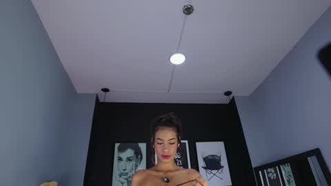 Snapshot of kitty_collins_ chatting on 11-30-25, 11:36 Kitty online show from 11-30-25, 11:36