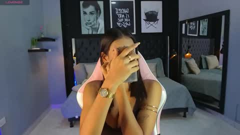 Snapshot of kitty_collins_ chatting on 12-15-25, 12:09 Kitty online show from 12-15-25, 12:09