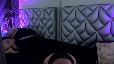 Snapshot of kitty_dolly1 chatting on 10-15-25, 09:15 online show from 10-15-25, 09:15