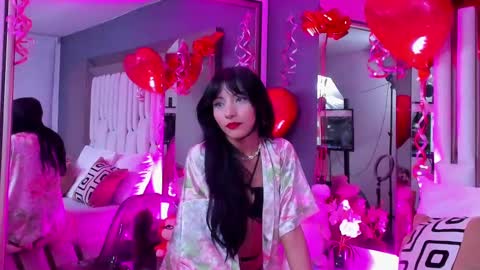 Snapshot of kitty_eliffe chatting on 02-14-25, 11:09 kitty online show from 02-14-25, 11:09