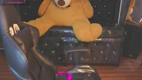 kitty_fox_b online show from 11-12-25, 01:33