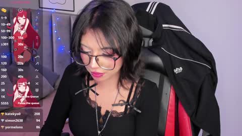 Snapshot of kitty_gang chatting on 01-10-25, 08:40 Camila online show from 01-10-25, 08:40
