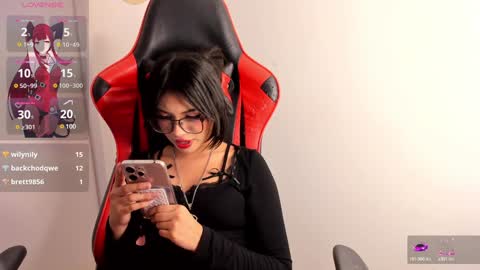Snapshot of kitty_gang chatting on 02-01-25, 06:43 Camila online show from 02-01-25, 06:43