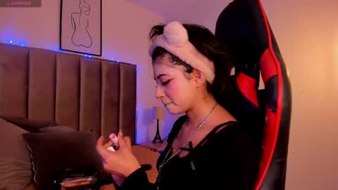 Snapshot of kitty_gang chatting on 02-13-25, 02:45 Camila online show from 02-13-25, 02:45