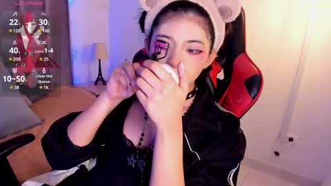 Snapshot of kitty_gang chatting on 02-21-25, 03:01 Camila online show from 02-21-25, 03:01