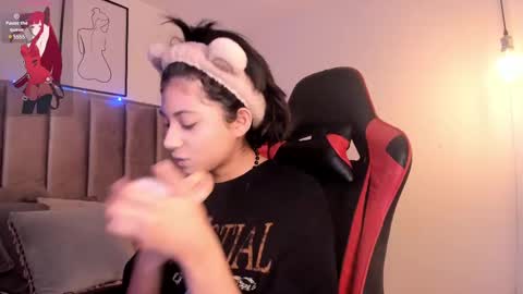 Snapshot of kitty_gang chatting on 03-06-25, 02:41 Camila online show from 03-06-25, 02:41