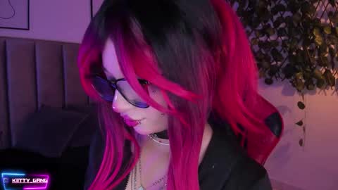 Snapshot of kitty_gang chatting on 09-30-25, 02:49 Camila online show from 09-30-25, 02:49