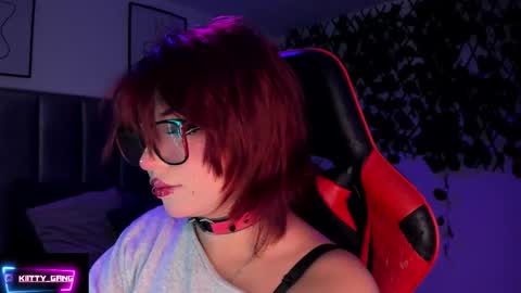 Snapshot of kitty_gang chatting on 10-15-25, 02:01 Camila online show from 10-15-25, 02:01
