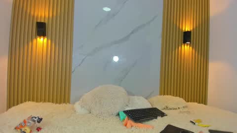 Snapshot of kitty_gill chatting on 12-21-24, 05:40 kitty_gill online show from 12-21-24, 05:40