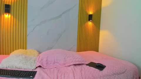 Snapshot of kitty_gill chatting on 12-28-24, 02:32 kitty_gill online show from 12-28-24, 02:32