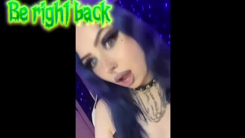 Hey  Im Ellie  if you like me and like my show give me a thumbs up hehe online show from 01-18-25, 09:24
