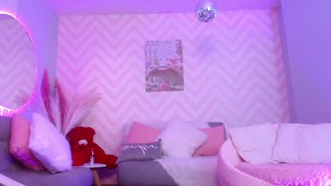 KITTY online show from 09-12-25, 01:11