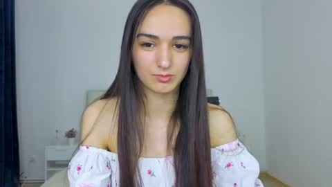Snapshot of kitty_mi1a chatting on 06-20-26, 07:33 Elena online show from 06-20-26, 07:33
