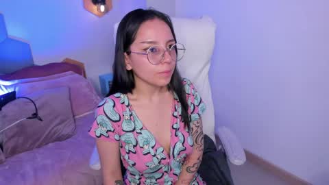 Snapshot of kitty_patitas_suavess chatting on 04-11-26, 02:27 Kitty online show from 04-11-26, 02:27