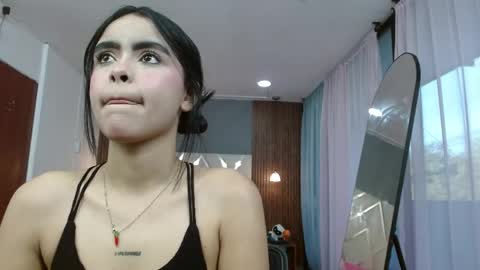 Snapshot of kitty_rousse01 chatting on 05-09-26, 11:37 online show from 05-09-26, 11:37