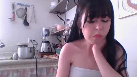 Snapshot of kitty_small69 chatting on 12-13-25, 07:53 kitty_small69 online show from 12-13-25, 07:53