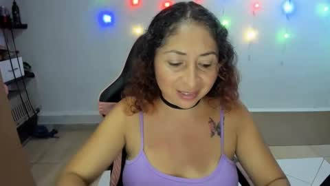 Snapshot of kitty_violet_ chatting on 12-13-24, 01:48 violet online show from 12-13-24, 01:48