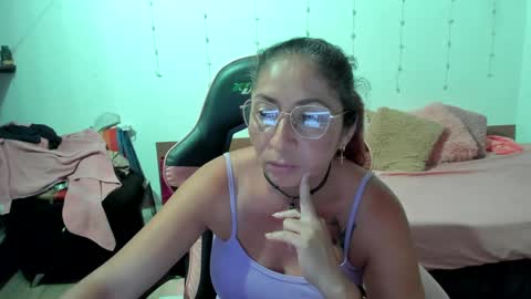 Snapshot of kitty_violet_ chatting on 01-28-25, 05:54 violet online show from 01-28-25, 05:54