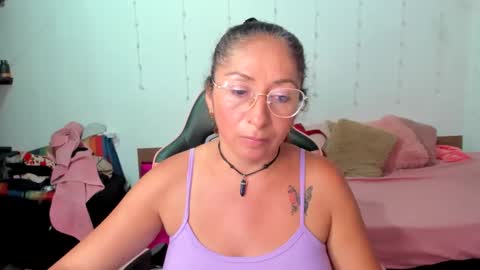 Snapshot of kitty_violet_ chatting on 01-28-25, 08:57 violet online show from 01-28-25, 08:57