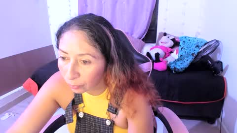 Snapshot of kitty_violet_ chatting on 02-23-25, 06:07 violet online show from 02-23-25, 06:07