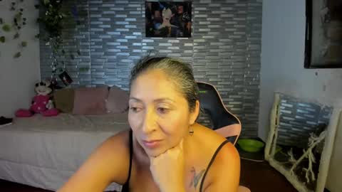 Snapshot of kitty_violet_ chatting on 09-16-25, 05:08 violet online show from 09-16-25, 05:08