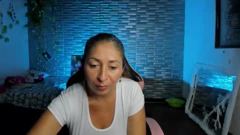 Snapshot of kitty_violet_ chatting on 09-28-25, 05:46 violet online show from 09-28-25, 05:46