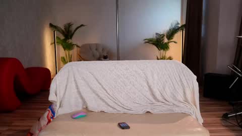 Snapshot of kittycaitlin chatting on 04-21-26, 02:51 Katya online show from 04-21-26, 02:51