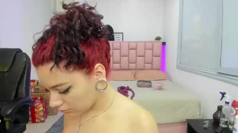 Snapshot of kittycute_cg chatting on 01-08-25, 08:18 Jenn online show from 01-08-25, 08:18