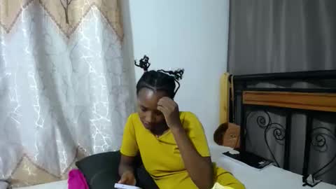 Snapshot of kittyfay_ chatting on 04-19-26, 06:54 Fay online show from 04-19-26, 06:54