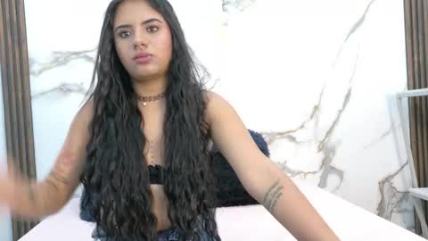 Snapshot of kittyhayes chatting on 06-01-26, 08:43 online show from 06-01-26, 08:43