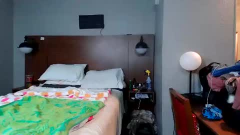 Snapshot of kittykat_1999 chatting on 01-29-25, 02:10 kittykat 1999 online show from 01-29-25, 02:10