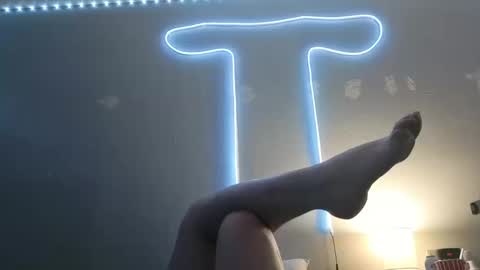 Snapshot of kittykat_1999 chatting on 10-13-25, 11:10 kittykat 1999 online show from 10-13-25, 11:10