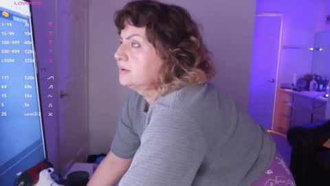 Snapshot of kittykay86 chatting on 02-17-25, 06:31 Bella Blue BBW online show from 02-17-25, 06:31