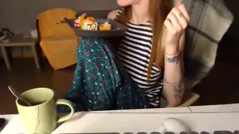 Snapshot of kittylovemoon chatting on 04-29-26, 08:15 KittyloveMoon online show from 04-29-26, 08:15