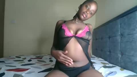 Kittypettite online show from 11-18-25, 03:05