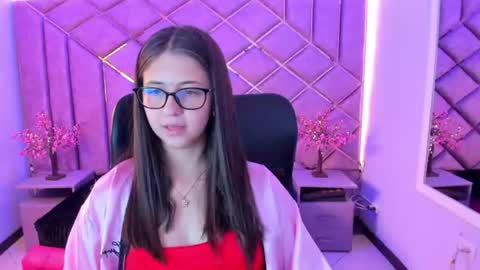 Snapshot of kittypinky01 chatting on 07-18-26, 04:22 Sarah online show from 07-18-26, 04:22