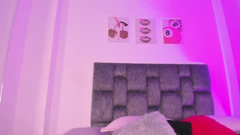 Snapshot of kittystar18 chatting on 05-31-26, 05:53 kitty online show from 05-31-26, 05:53