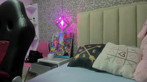  K I T T  Y  online show from 02-13-25, 11:17