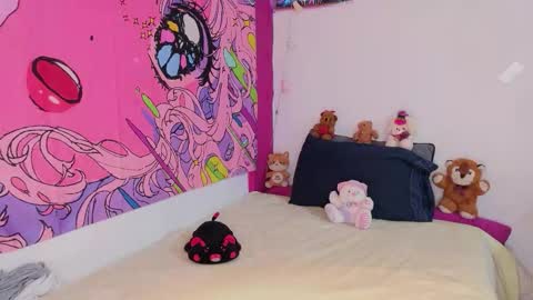 Snapshot of kittyzenn chatting on 12-17-25, 08:15 Kitty Zen online show from 12-17-25, 08:15