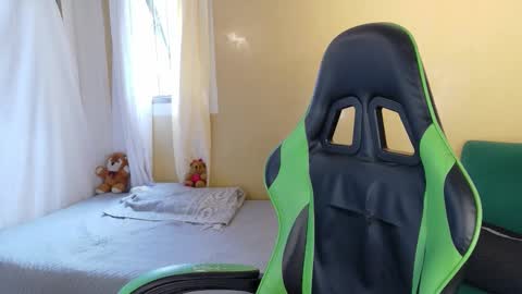 Snapshot of kittyzenn chatting on 03-10-26, 01:27 Kitty Zen online show from 03-10-26, 01:27