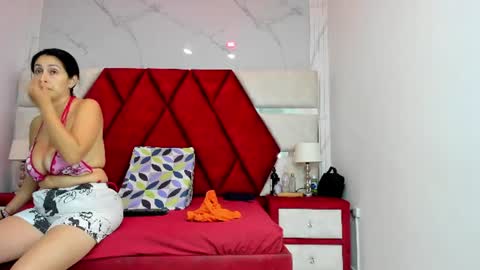 Snapshot of kity_spiderr chatting on 06-26-26, 12:20 Luisa y Jairo online show from 06-26-26, 12:20