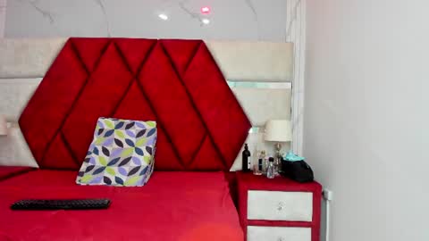 Snapshot of kity_spiderr chatting on 06-30-26, 12:06 Luisa y Jairo online show from 06-30-26, 12:06