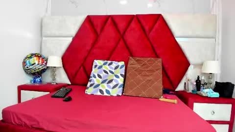 Snapshot of kity_spiderr chatting on 07-24-26, 12:14 Luisa y Jairo online show from 07-24-26, 12:14