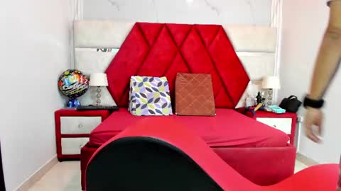 Snapshot of kity_spiderr chatting on 07-25-26, 12:25 Luisa y Jairo online show from 07-25-26, 12:25