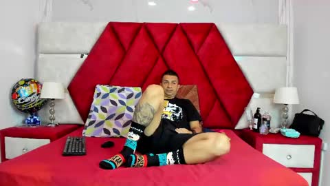 Snapshot of kity_spiderr chatting on 08-01-26, 12:15 Luisa y Jairo online show from 08-01-26, 12:15