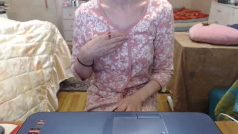 Snapshot of kiuminberry chatting on 06-14-26, 01:02 KiuminBerry online show from 06-14-26, 01:02